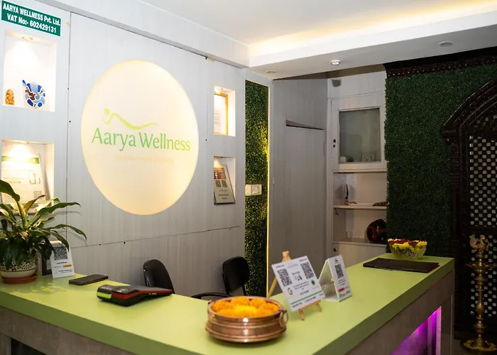 ホステル Aarya Wellness & *